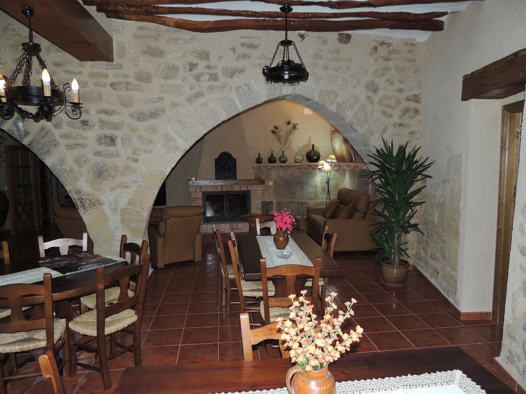 Las Bodegas Del Gilo Valdealgorfa Exterior photo